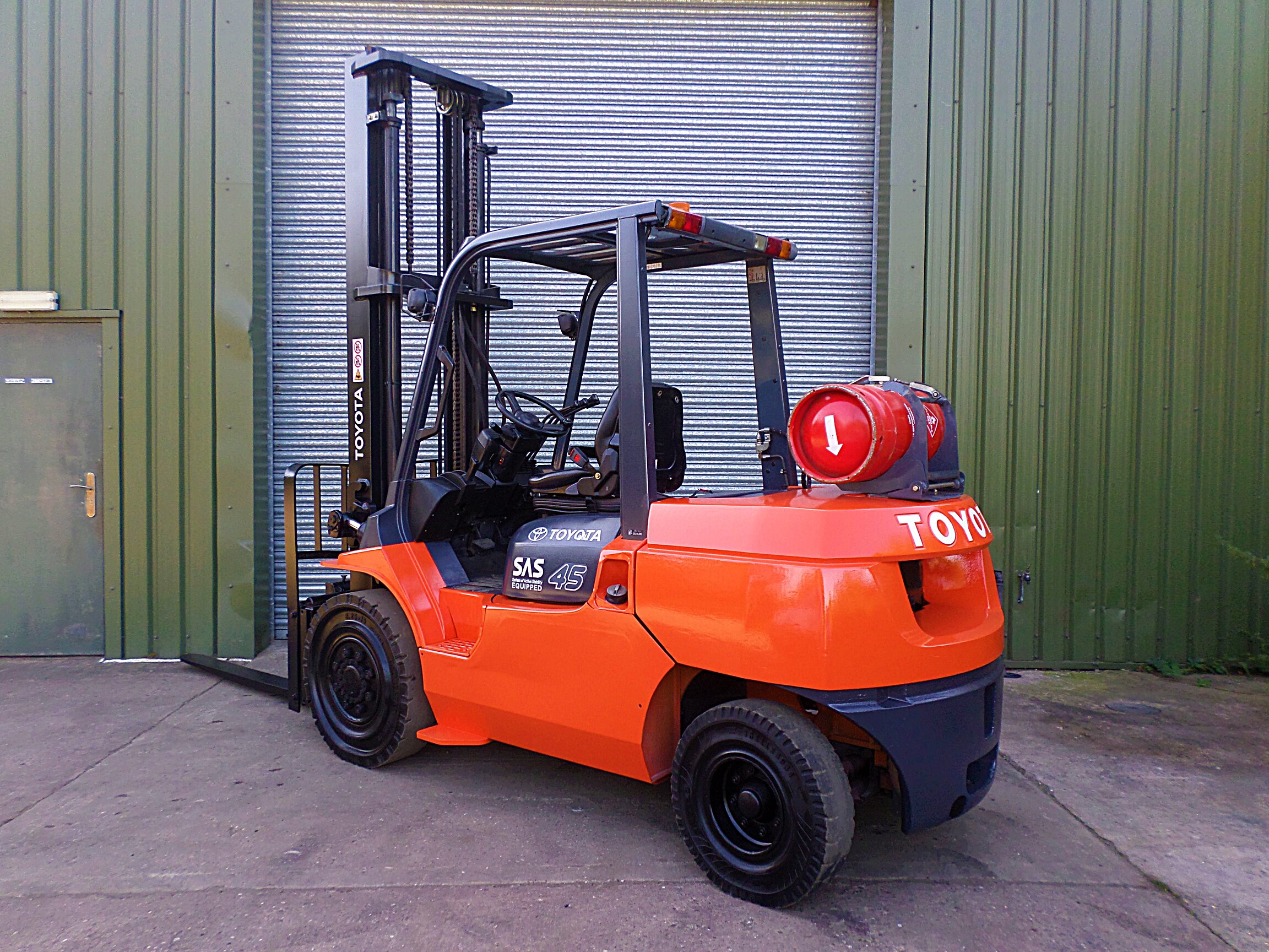 toyota-gas-truck-4500kg-capacity-year-2013-used-forklift-truck-sales